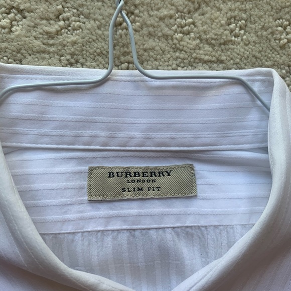 Men’s Burberry short sleeve button up - Picture 2 of 9